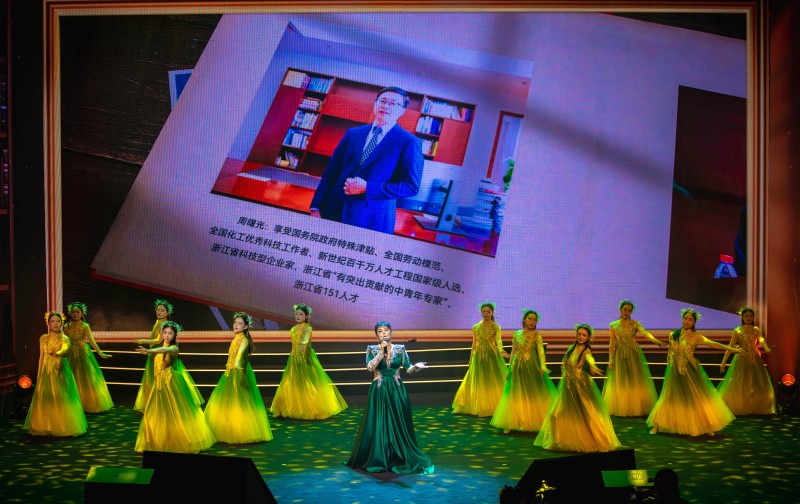16光荣与梦想.jpg